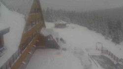 Parkoviště a hlavní vchod