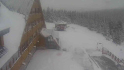 Parkoviště a hlavní vchod