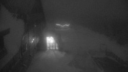 Parkoviště a hlavní vchod