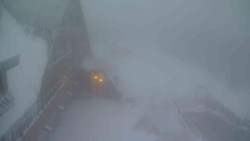 Parkoviště a hlavní vchod