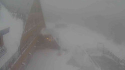 Parkoviště a hlavní vchod