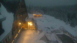 Parkoviště a hlavní vchod