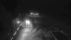 Parkoviště a hlavní vchod