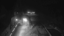 Parkoviště a hlavní vchod