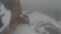 Parkoviště a hlavní vchod