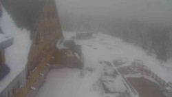 Parkoviště a hlavní vchod