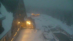 Parkoviště a hlavní vchod