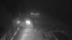 Parkoviště a hlavní vchod