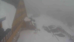 Parkoviště a hlavní vchod