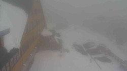 Parkoviště a hlavní vchod