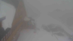 Parkoviště a hlavní vchod