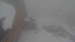 Parkoviště a hlavní vchod