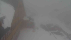 Parkoviště a hlavní vchod