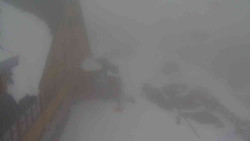 Parkoviště a hlavní vchod