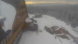 Parkoviště a hlavní vchod