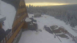 Parkoviště a hlavní vchod