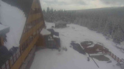 Parkoviště a hlavní vchod