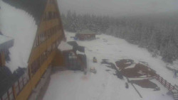 Parkoviště a hlavní vchod