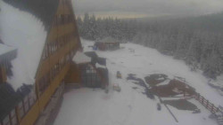 Parkoviště a hlavní vchod