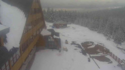 Parkoviště a hlavní vchod