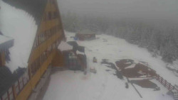 Parkoviště a hlavní vchod