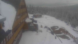 Parkoviště a hlavní vchod