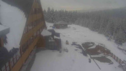 Parkoviště a hlavní vchod