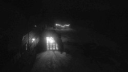 Parkoviště a hlavní vchod