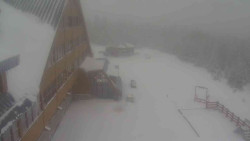 Parkoviště a hlavní vchod