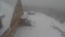 Parkoviště a hlavní vchod