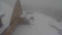 Parkoviště a hlavní vchod