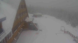 Parkoviště a hlavní vchod