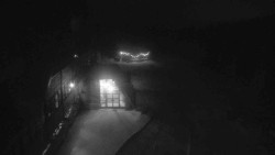 Parkoviště a hlavní vchod