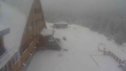 Parkoviště a hlavní vchod