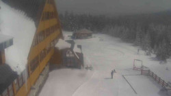 Parkoviště a hlavní vchod