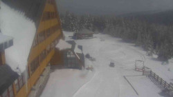 Parkoviště a hlavní vchod