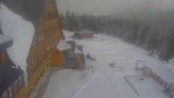 Parkoviště a hlavní vchod