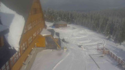 Parkoviště a hlavní vchod