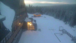 Parkoviště a hlavní vchod