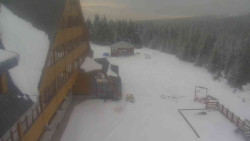 Parkoviště a hlavní vchod