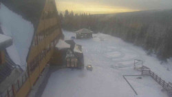 Parkoviště a hlavní vchod