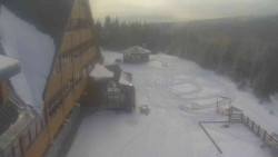 Parkoviště a hlavní vchod