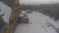 Parkoviště a hlavní vchod