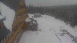 Parkoviště a hlavní vchod