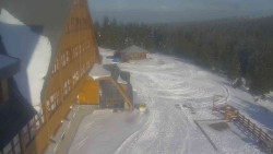 Parkoviště a hlavní vchod