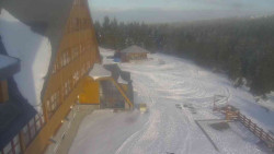 Parkoviště a hlavní vchod