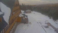 Parkoviště a hlavní vchod