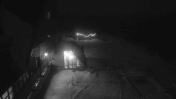 Parkoviště a hlavní vchod