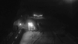 Parkoviště a hlavní vchod