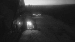 Parkoviště a hlavní vchod